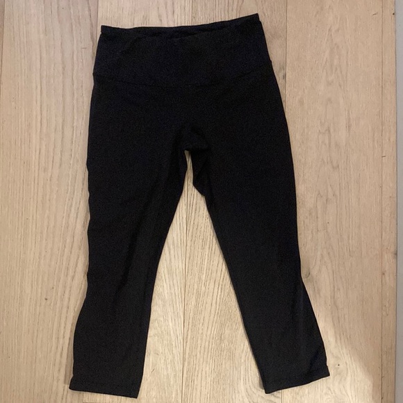 Patagonia Pants - Women’s Patagonia Capri black workout pants size small